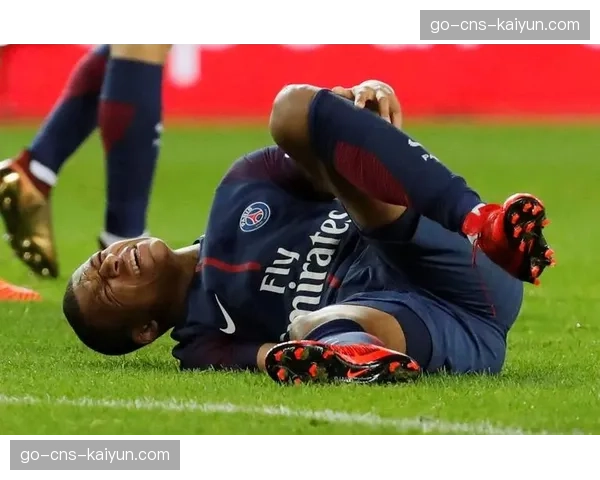 法甲：姆巴佩伤退，巴黎圣日耳曼半场0-1落后摩纳哥